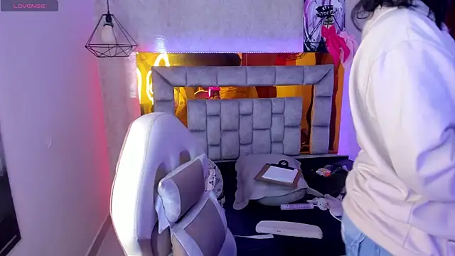 Snapshot of sophiievv chatting on February 24, 2026, 11:27 pm sophiievv online show from February 24, 2026, 11:27 pm