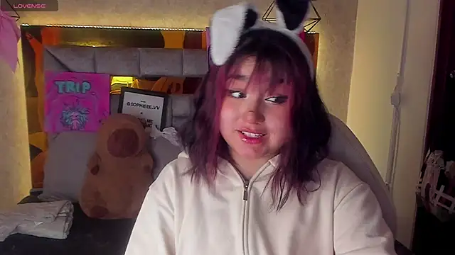 sophiievv online show from November 24, 2025, 7:03 pm