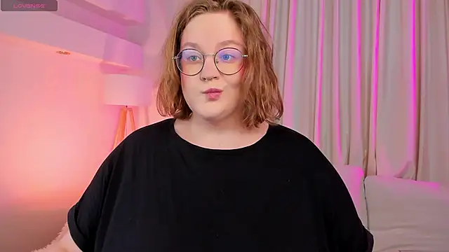 Snapshot of Alissa_S chatting on November 6, 2025, 4:33 pm Alissa S online show from November 6, 2025, 4:33 pm