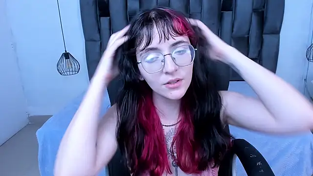 Snapshot of AfroditaLeclair chatting on October 19, 2025, 6:32 pm AfroditaLeclair online show from October 19, 2025, 6:32 pm