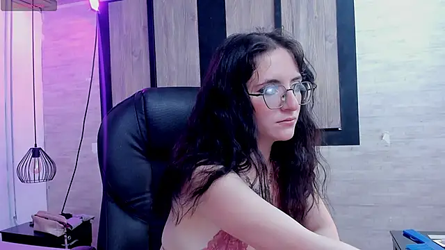 Snapshot of AfroditaLeclair chatting on September 13, 2025, 2:06 pm AfroditaLeclair online show from September 13, 2025, 2:06 pm