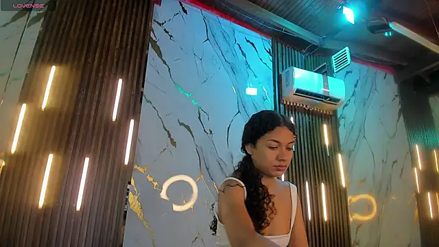 VictoriaDuart online show from February 26, 2026, 8:31 pm