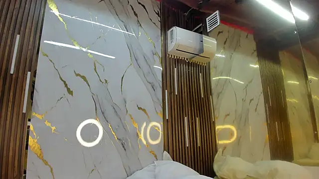 VictoriaDuart online show from April 10, 2026, 8:27 pm