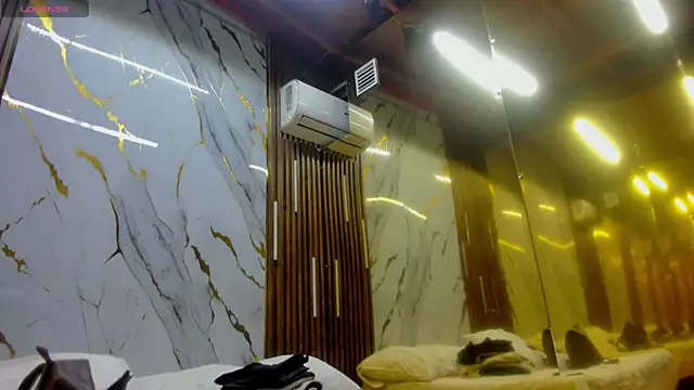 VictoriaDuart online show from April 18, 2026, 8:31 pm