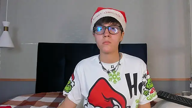 Snapshot of Tsuki_Maru chatting on December 3, 2025, 7:13 pm Tsuki Maru online show from December 3, 2025, 7:13 pm