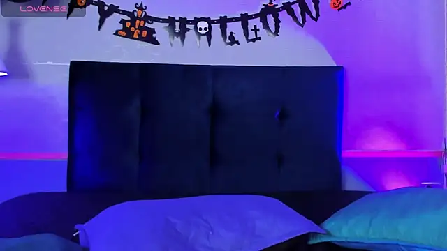 Snapshot of Tsuki_Maru chatting on October 25, 2025, 8:42 pm Tsuki Maru online show from October 25, 2025, 8:42 pm