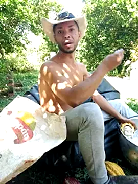 Snapshot of AlphaAlterX chatting on December 15, 2025, 3:07 pm AlphaAlterX online show from December 15, 2025, 3:07 pm