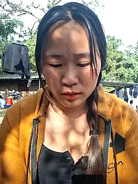 Snapshot of ALIENHR38 chatting on November 23, 2025, 1:48 am ALIENHR38 online show from November 23, 2025, 1:48 am