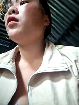 Snapshot of ALIENHR38 chatting on November 15, 2025, 2:26 am ALIENHR38 online show from November 15, 2025, 2:26 am