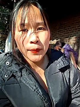 Snapshot of ALIENHR38 chatting on November 30, 2025, 1:39 am ALIENHR38 online show from November 30, 2025, 1:39 am