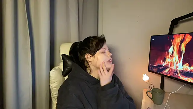 Snapshot of GoddessDarina chatting on October 26, 2025, 12:00 am GoddessDarina online show from October 26, 2025, 12:00 am