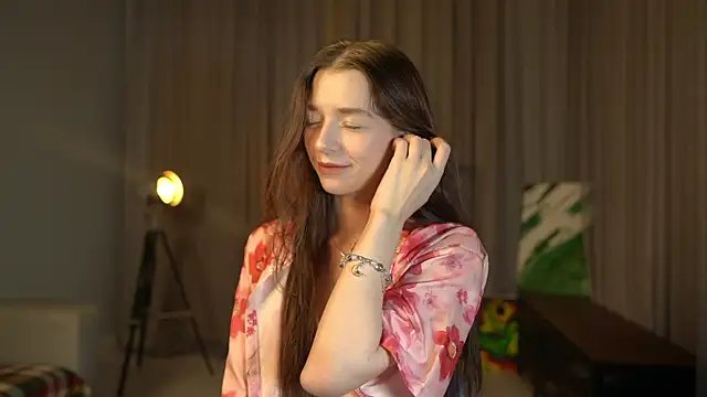 Snapshot of RoxieBolich chatting on October 22, 2025, 1:43 pm RoxieBolich online show from October 22, 2025, 1:43 pm