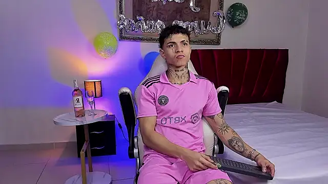 Snapshot of john_mystic chatting on February 24, 2026, 12:33 am john mystic online show from February 24, 2026, 12:33 am