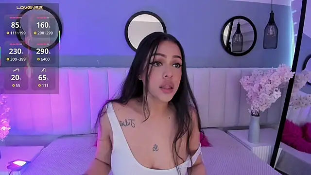 Snapshot of Mila_Hank_ chatting on November 16, 2025, 12:43 pm Mila Hank online show from November 16, 2025, 12:43 pm