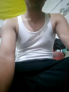 Snapshot of RockRolaxxx chatting on November 7, 2025, 5:28 pm RockRolaxxx online show from November 7, 2025, 5:28 pm