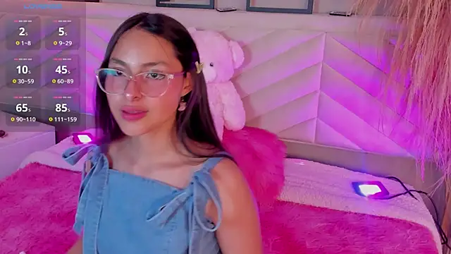 Snapshot of Annie__2 chatting on November 8, 2025, 7:06 pm Annie 2 online show from November 8, 2025, 7:06 pm