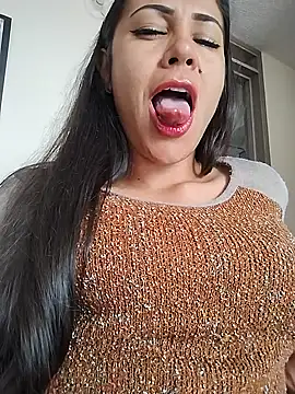 KittyHoleshot87 online show from September 10, 2025, 4:06 pm