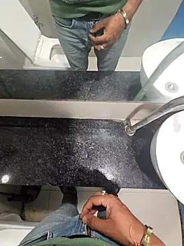 Snapshot of Gamecoc chatting on October 27, 2025, 8:15 am Gamecoc online show from October 27, 2025, 8:15 am