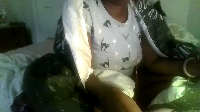 Snapshot of prettymaa chatting on May 4, 2026, 11:29 pm prettymaa online show from May 4, 2026, 11:29 pm