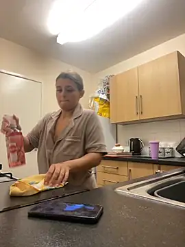 Goldiebaby online show from September 24, 2025, 7:20 pm