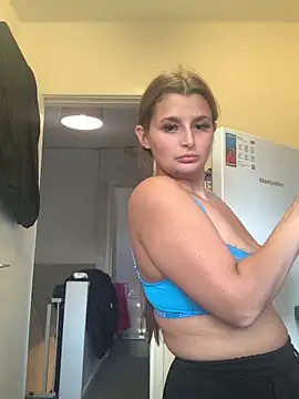 Goldiebaby online show from September 23, 2025, 2:13 pm