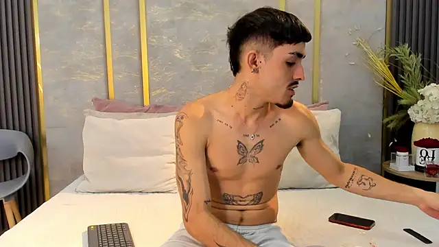 NikoStone  online show from November 6, 2025, 4:16 am