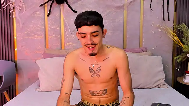 NikoStone  online show from October 26, 2025, 4:24 am