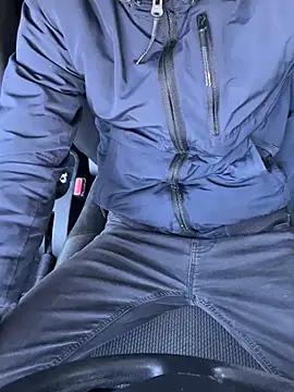 Snapshot of bmwe71 chatting on February 19, 2026, 12:35 pm bmwe71 online show from February 19, 2026, 12:35 pm