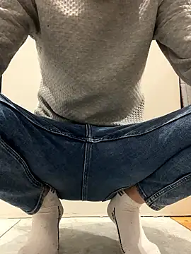 Snapshot of bmwe71 chatting on January 17, 2026, 5:16 pm bmwe71 online show from January 17, 2026, 5:16 pm