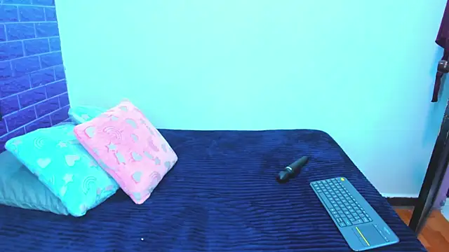 Cora 222 online show from December 14, 2025, 12:11 pm