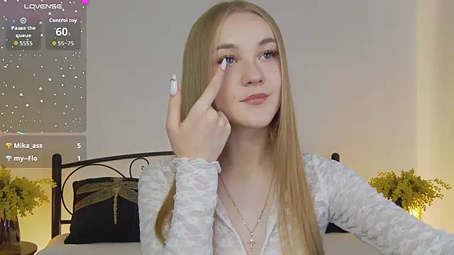 Snapshot of KumiKruz chatting on October 23, 2025, 1:21 pm KumiKruz online show from October 23, 2025, 1:21 pm