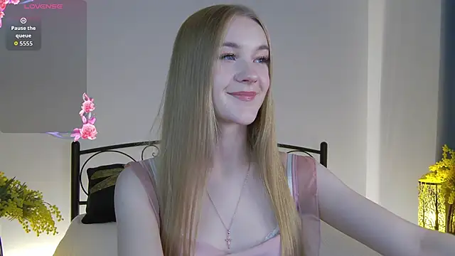 Snapshot of KumiKruz chatting on October 24, 2025, 1:32 pm KumiKruz online show from October 24, 2025, 1:32 pm