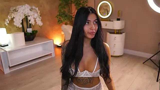 Snapshot of AishaaDevoe chatting on November 3, 2025, 7:39 pm AishaaDevoe online show from November 3, 2025, 7:39 pm