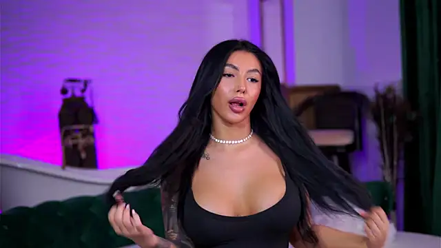 Snapshot of AishaaDevoe chatting on November 20, 2025, 7:36 pm AishaaDevoe online show from November 20, 2025, 7:36 pm