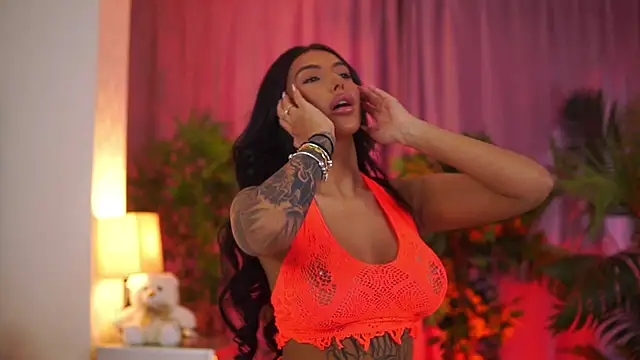 Snapshot of AishaaDevoe chatting on January 15, 2026, 8:23 pm AishaaDevoe online show from January 15, 2026, 8:23 pm