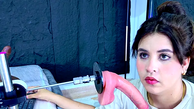 Snapshot of LizzyOlsen chatting on June 17, 2026, 4:23 am LizzyOlsen online show from June 17, 2026, 4:23 am