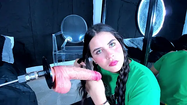 Snapshot of LizzyOlsen chatting on December 20, 2025, 4:26 am LizzyOlsen online show from December 20, 2025, 4:26 am