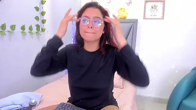 Snapshot of Sofia_villareal chatting on February 13, 2026, 1:00 pm Sofia villareal online show from February 13, 2026, 1:00 pm