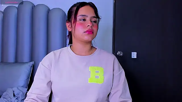 Snapshot of Sofia_villareal chatting on January 7, 2026, 5:01 am Sofia villareal online show from January 7, 2026, 5:01 am