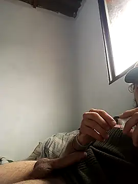 Snapshot of hairy_mannn chatting on October 27, 2025, 2:18 pm hairy mannn online show from October 27, 2025, 2:18 pm