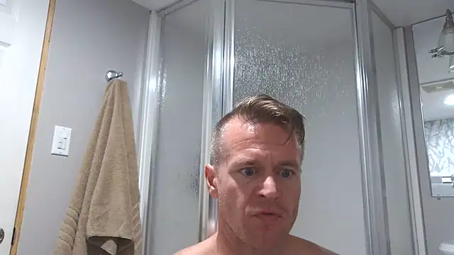 Snapshot of DILFiGuess11 chatting on June 3, 2026, 4:35 am DILFiGuess11 online show from June 3, 2026, 4:35 am