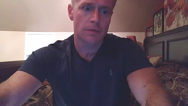Snapshot of DILFiGuess11 chatting on June 25, 2026, 4:21 am DILFiGuess11 online show from June 25, 2026, 4:21 am