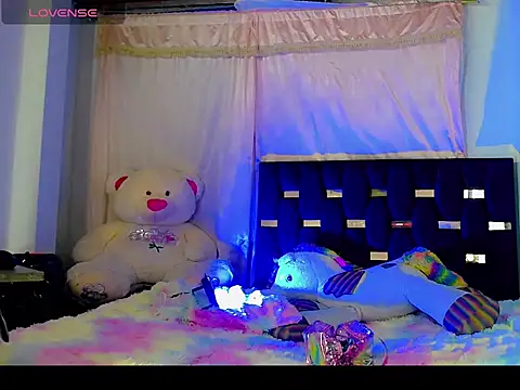 Snapshot of TheBlackwidows chatting on October 28, 2025, 9:58 pm TheBlackwidows online show from October 28, 2025, 9:58 pm