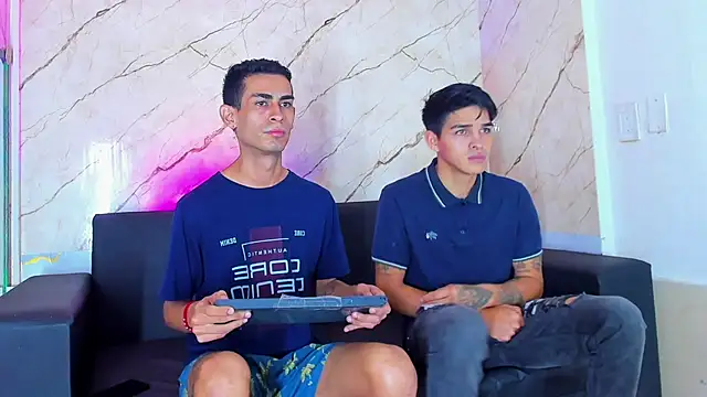 Snapshot of Golldens_Dreamss chatting on November 7, 2025, 12:21 pm Golldens Dreamss online show from November 7, 2025, 12:21 pm