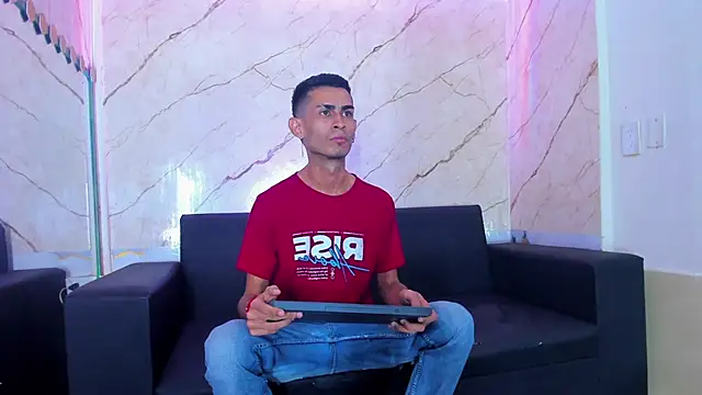 Snapshot of Golldens_Dreamss chatting on December 4, 2025, 12:15 pm Golldens Dreamss online show from December 4, 2025, 12:15 pm