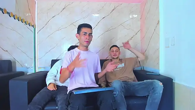 Snapshot of Golldens_Dreamss chatting on November 28, 2025, 11:54 am Golldens Dreamss online show from November 28, 2025, 11:54 am