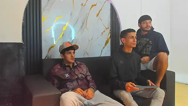 Snapshot of Golldens_Dreamss chatting on November 20, 2025, 11:44 am Golldens Dreamss online show from November 20, 2025, 11:44 am