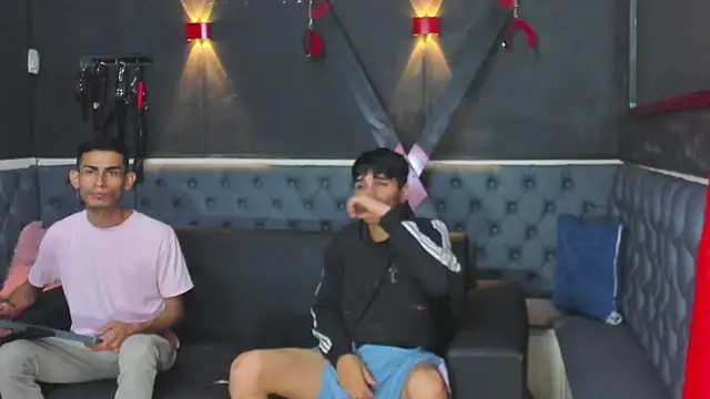 Snapshot of Golldens_Dreamss chatting on November 19, 2025, 12:16 pm Golldens Dreamss online show from November 19, 2025, 12:16 pm