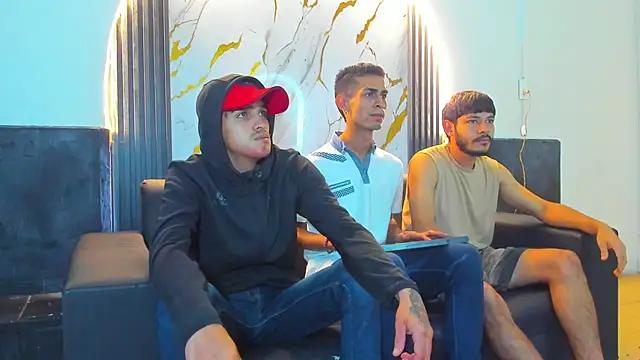 Snapshot of Golldens_Dreamss chatting on November 22, 2025, 11:53 am Golldens Dreamss online show from November 22, 2025, 11:53 am