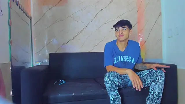 Snapshot of Golldens_Dreamss chatting on November 30, 2025, 11:55 am Golldens Dreamss online show from November 30, 2025, 11:55 am